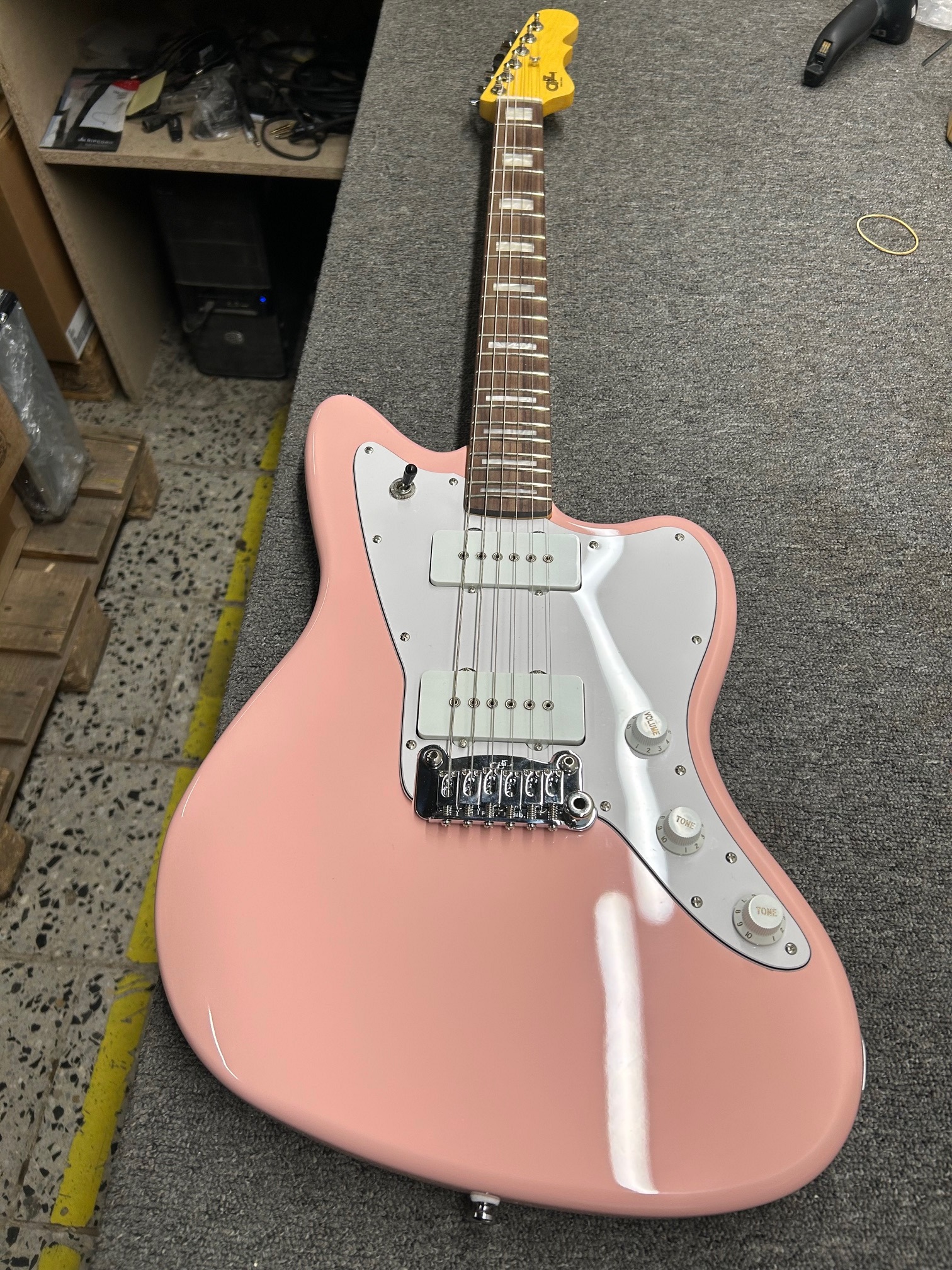 G&L Tribute Doheny Shell Pink RW (použité) (obrázek 9)