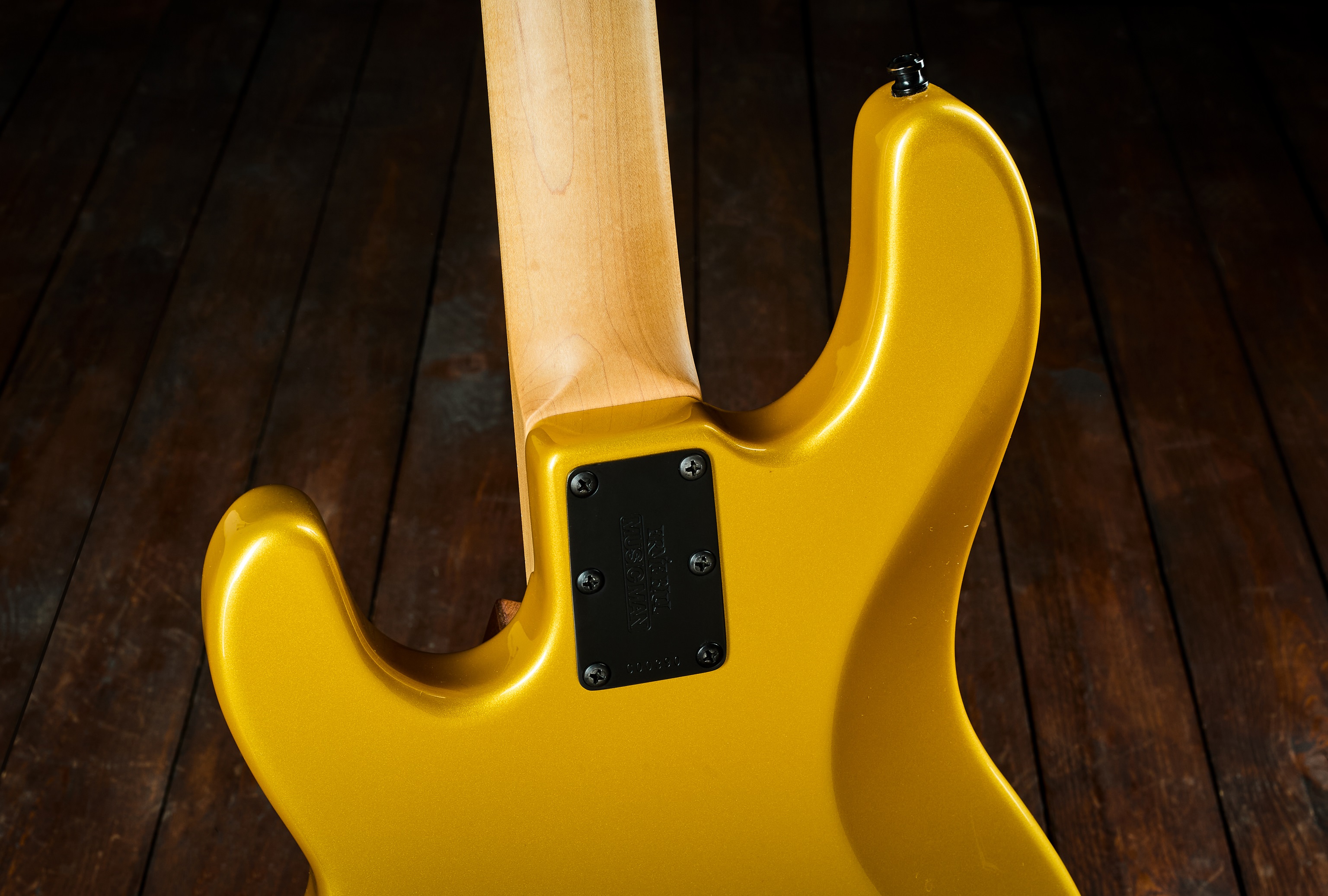 Music Man 2017 Stingray 4 Firemist Gold (obrázek 5)