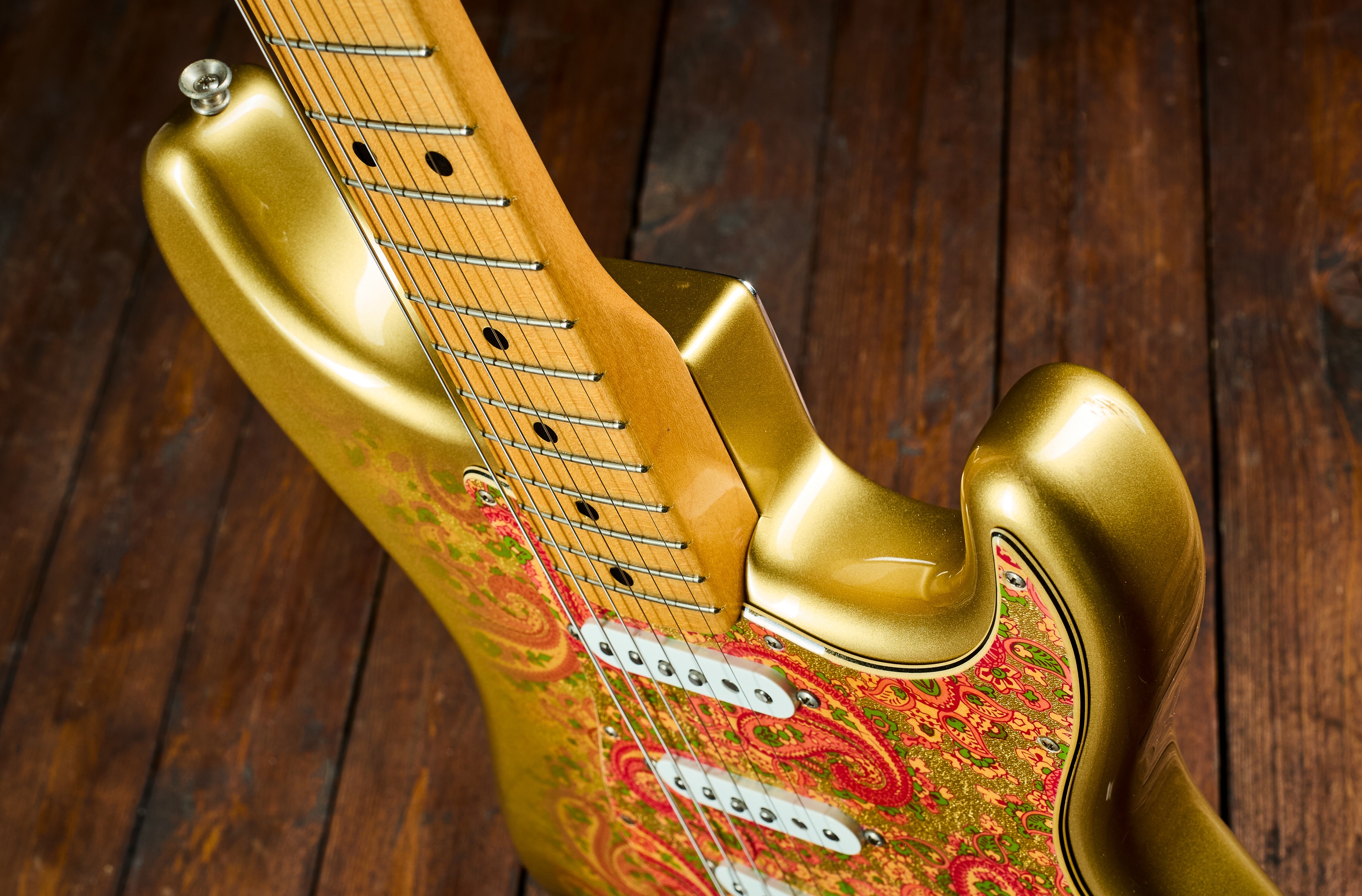 Fender Custom Shop 2018 Masterbuilt 69 Pink/Gold Paisley Stratocaster (obrázek 8)