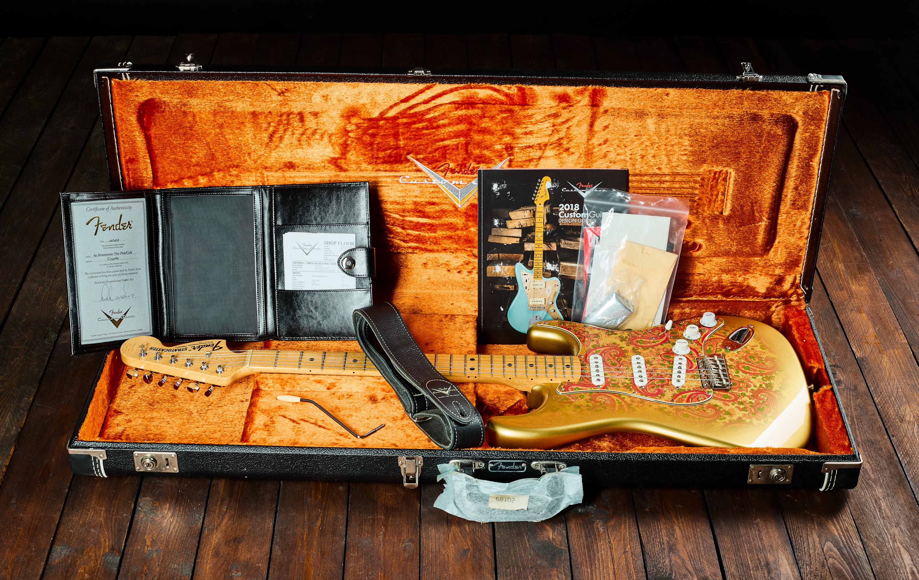 Fender Custom Shop 2018 Masterbuilt 69 Pink/Gold Paisley Stratocaster (obrázek 13)