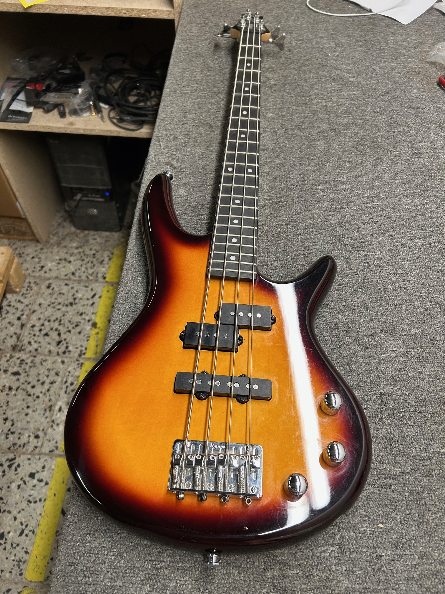 Ibanez GSRM20 Brown Sunburst (použité) (obrázek 12)