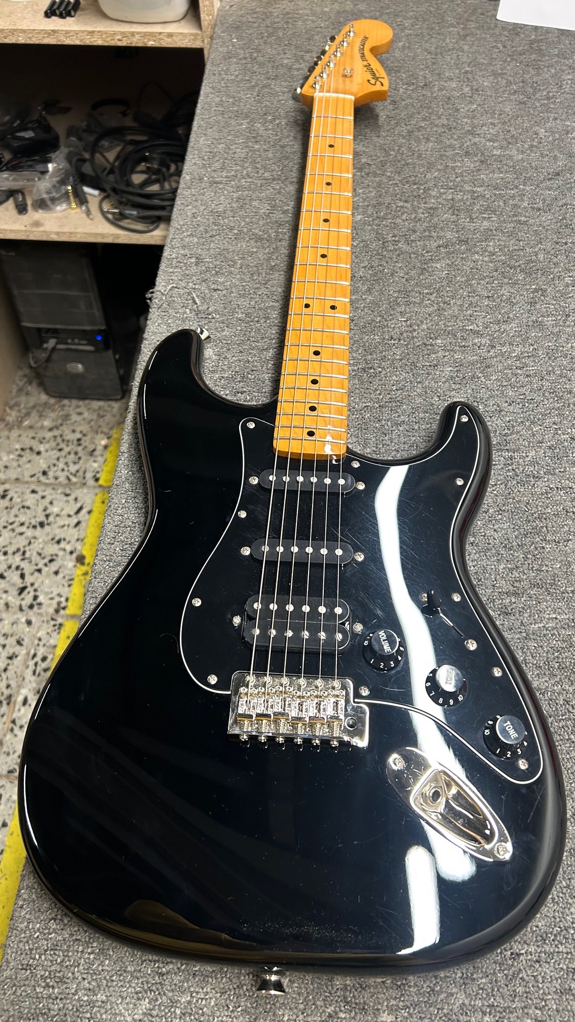 Fender Squier Classic Vibe 70s Stratocaster HSS MN BK (použité) (obrázek 12)