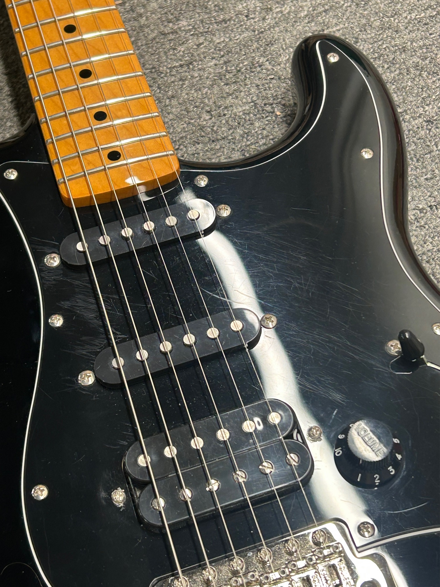 Fender Squier Classic Vibe 70s Stratocaster HSS MN BK (použité) (obrázek 7)