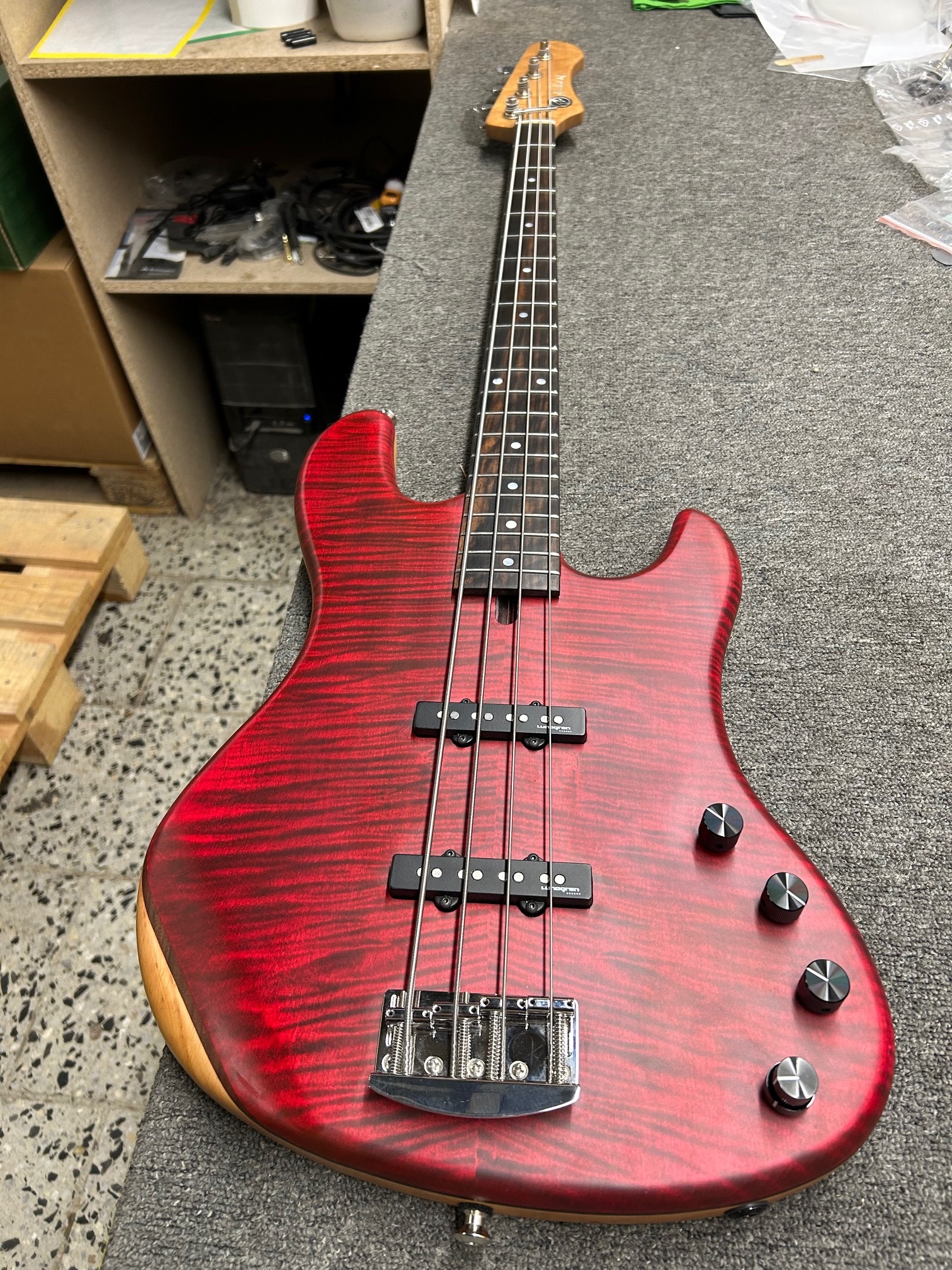 AV Basses AVJ4m Flamed Maple (použité) (obrázek 10)