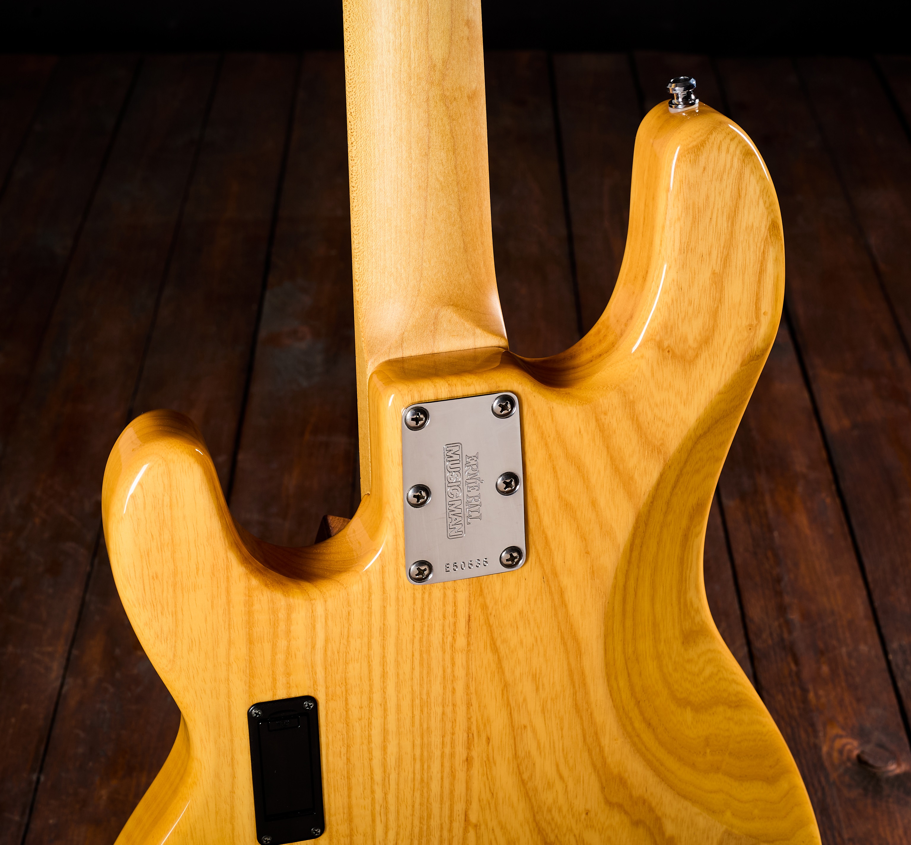 Music Man 2006 StingRay HH 4 Natural Gloss (obrázek 5)