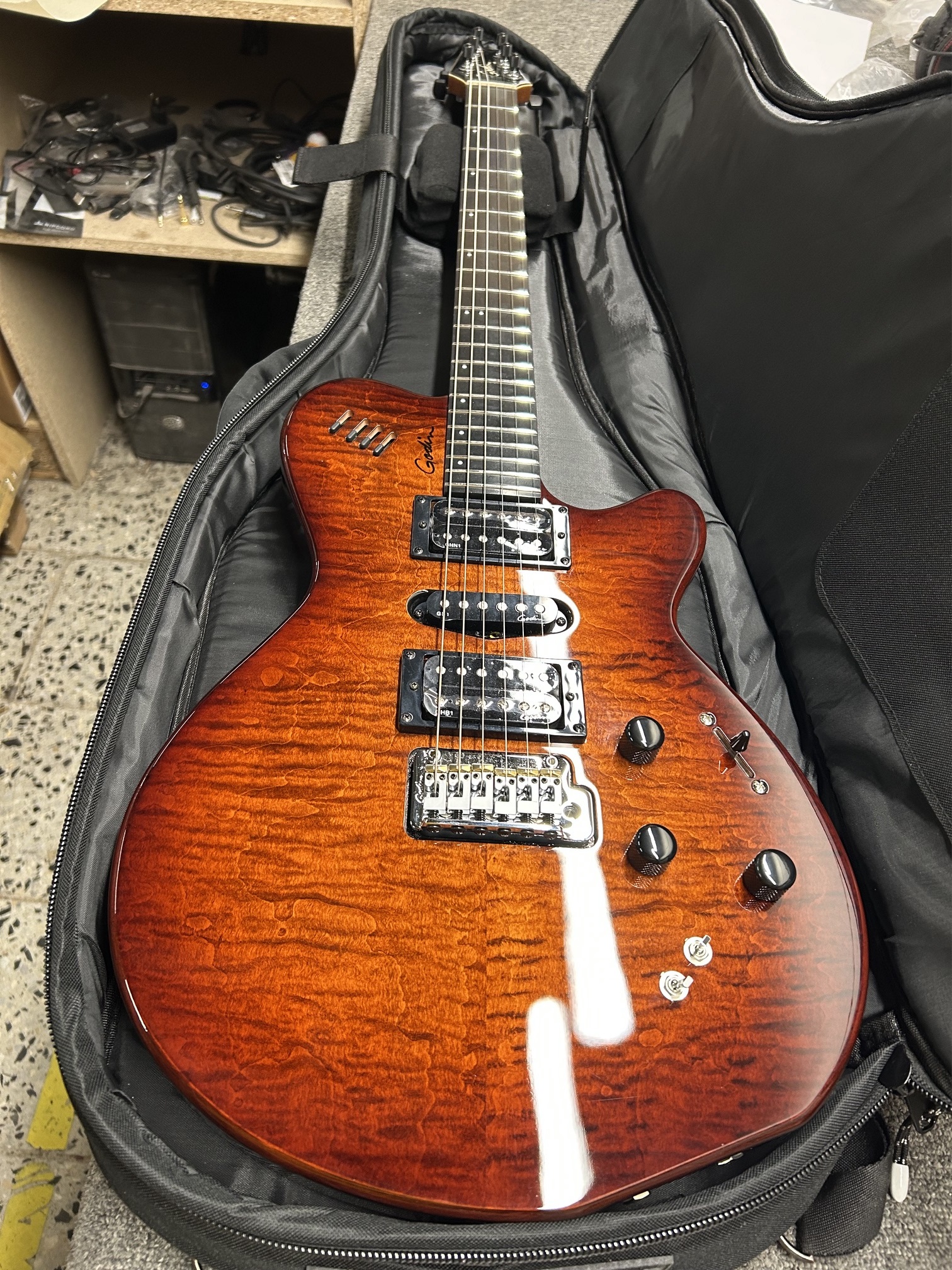 Godin xtSA Light Burst Flame (použité) (obrázek 10)