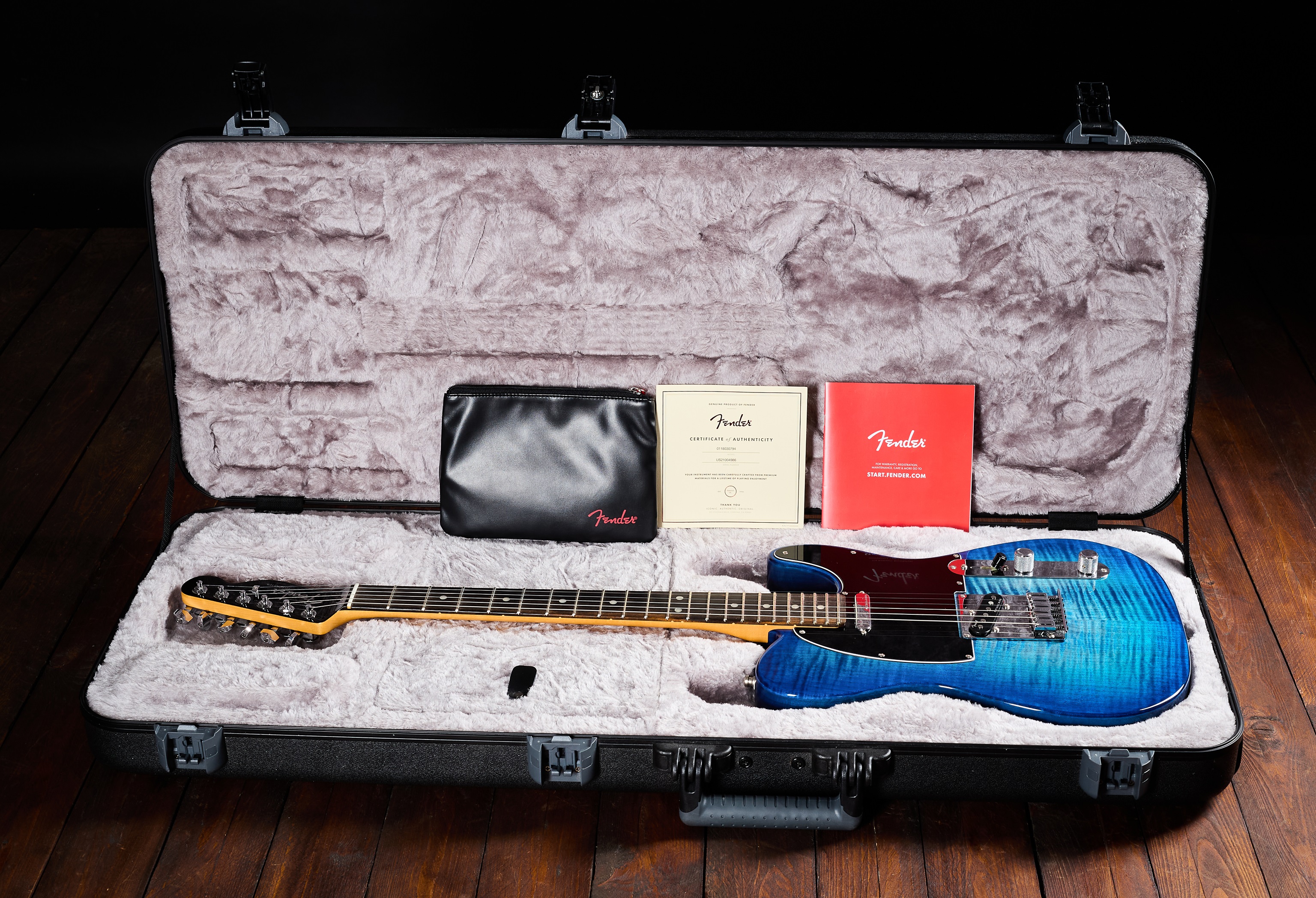 Fender 2021 American Ultra Telecaster Denim Burst (obrázek 8)