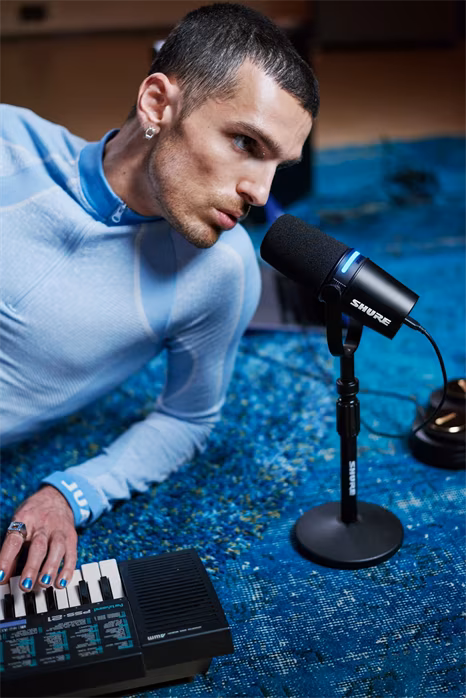 Shure MV7+ Podcast Kit - USB Dynamisches Kopfbügelmikrofon