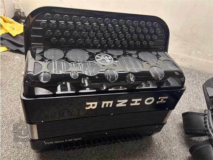 Hohner Fun Nova II 80 light, black celluloid, B-stepped (gebraucht) - Chromatisches Akkordeon