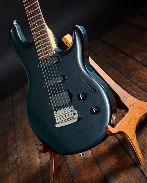 Music Man 2006 Luke II Carbon Blue Pearl - E-Gitarre