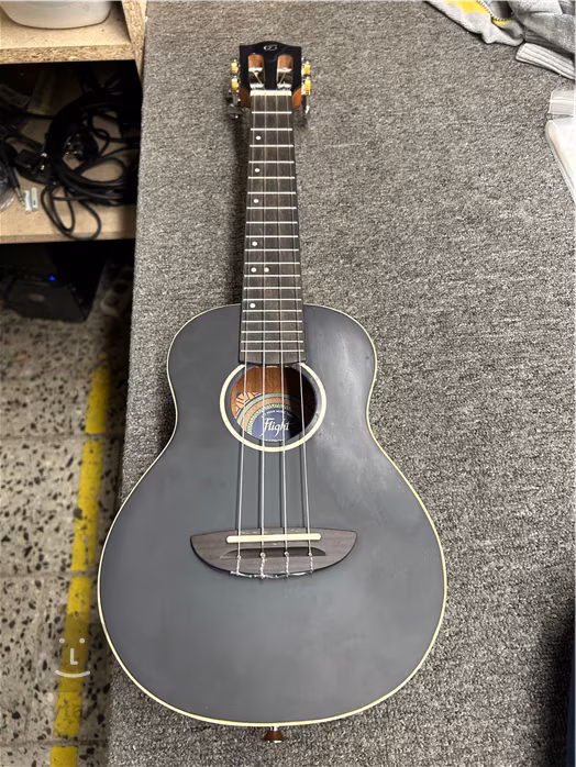 Flight IRIS BK (beschädigt) - Akustische Ukulele