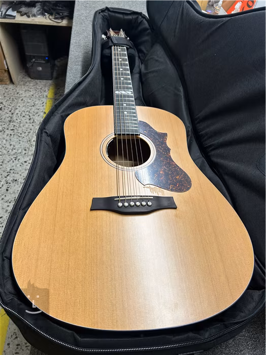 Godin Metropolis Natural Cedar EQ (beschädigt) - Elektroakustische Gitarre