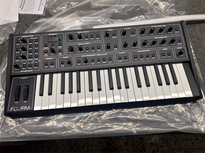 Sequential Fourm (fast neues) - Analog-Synthesizer