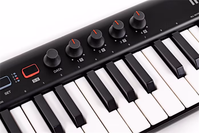 IK Multimedia iRig Keys 2 - USB/MIDI keyboard
