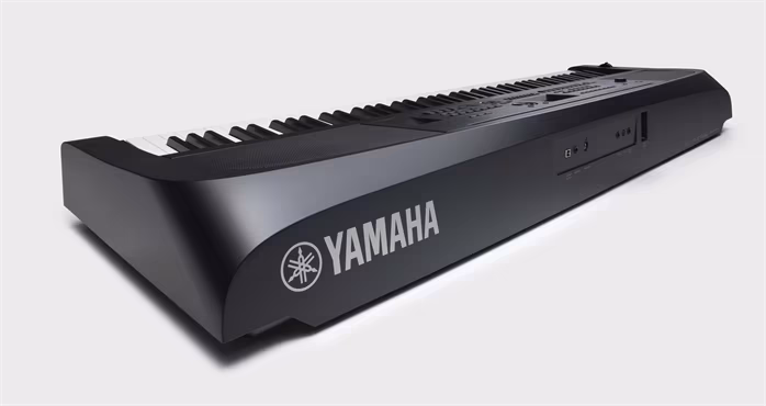 Yamaha DGX-670B - Hordozható digitális színpadi zongora