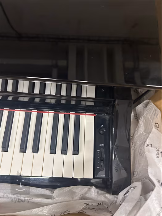Yamaha CLP-735PE (használt) - Digitális zongora