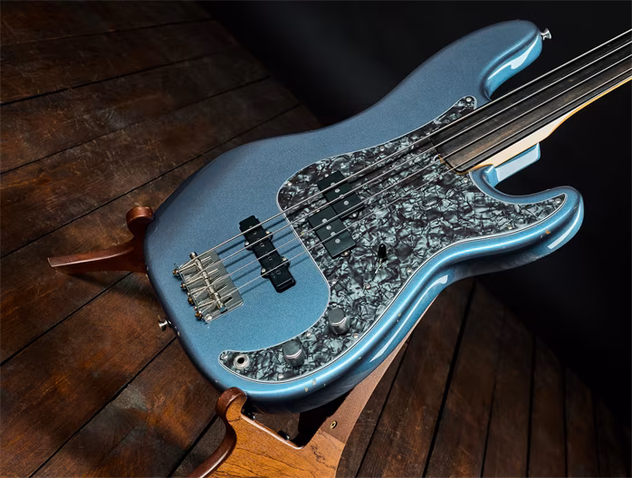 Fender 2019 Tony Franklin Fretless Precision Bass - Elektromos basszusgitár