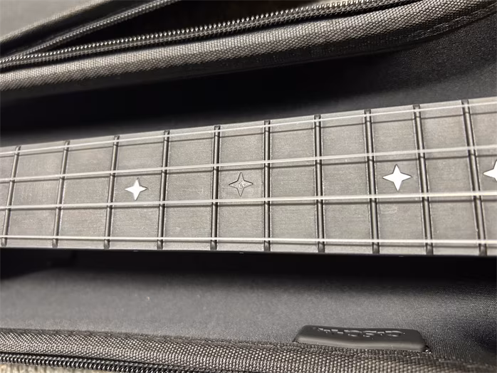 Cascha Ukulele Carbon Fibre Black Set EQ (sérült) - Elektroakusztikus ukulelé