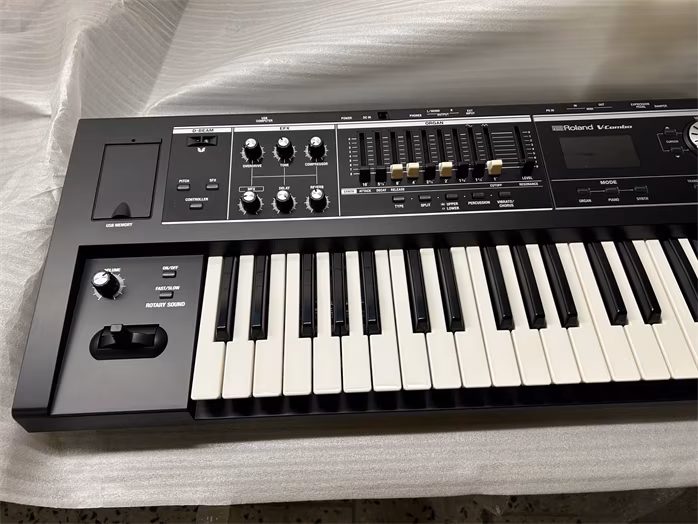 Roland V-Combo VR-09-B (használt) - Hordozható digitális színpadi zongora