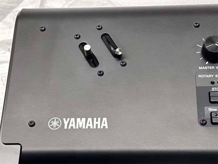 Yamaha YC73 (újszerű) - Hordozható digitális színpadi zongora