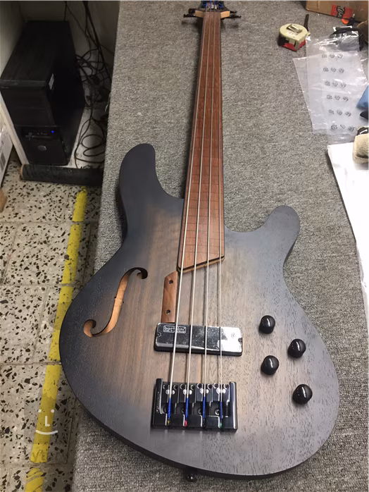Cort B4 FL MHP ZOPTA (uszkodzone) - Elektryczna gitara basowa bezprogowa
