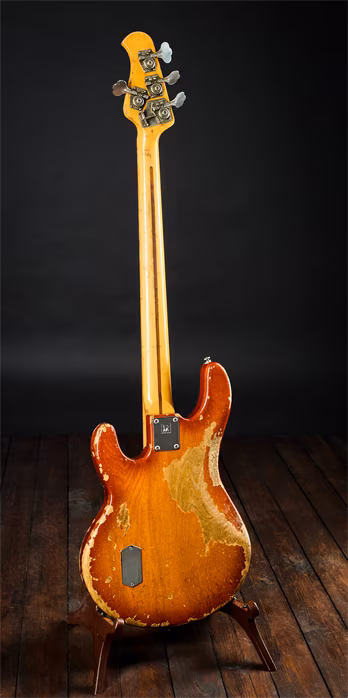 Music Man 1986 Stingray 4 USA - Elektryczna gitara basowa