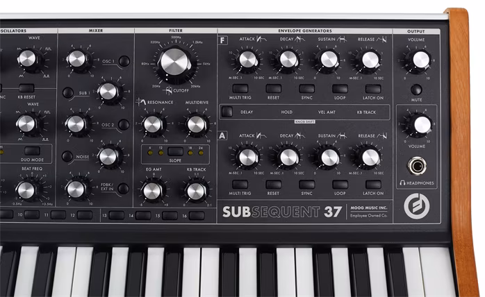 Moog SUBSEQUENT 37 - Analógový syntezátor