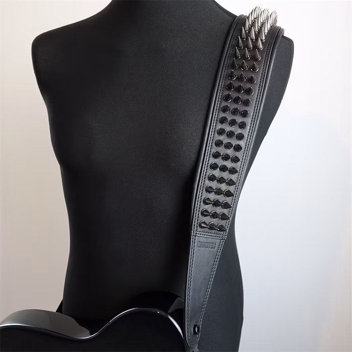 Richter Blackness Gunblack Spikes - Gitarový popruh