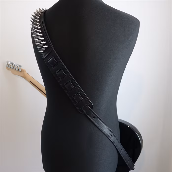 Richter Blackness Gunblack Spikes - Gitarový popruh