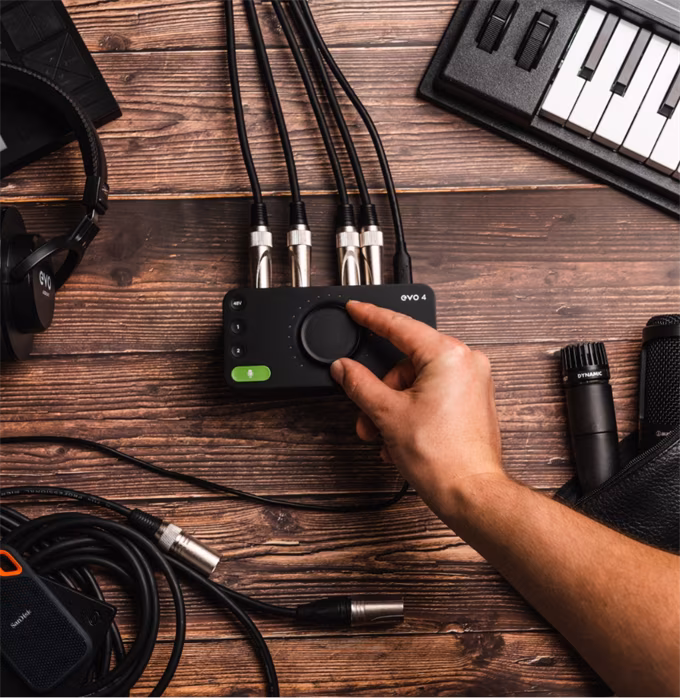 EVO 4 (zánovné) - USB zvuková karta