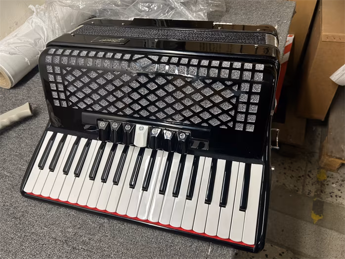 Bacio Instruments AT3780 (použité) - Klávesový akordeón