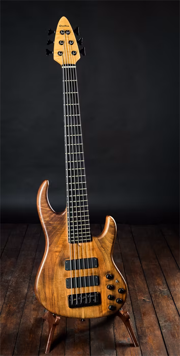 Grebeň 6 Walnut Top - Elektrická basgitara
