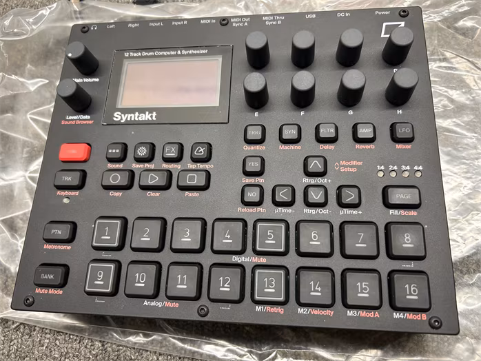 Elektron Syntakt (zánovné) - Groovebox