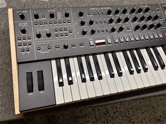 Sequential Trigon-6 (zánovné) - Hybridný syntezátor