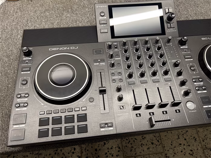 DENON DJ SC LIVE4 (použité) - DJ kontrolér