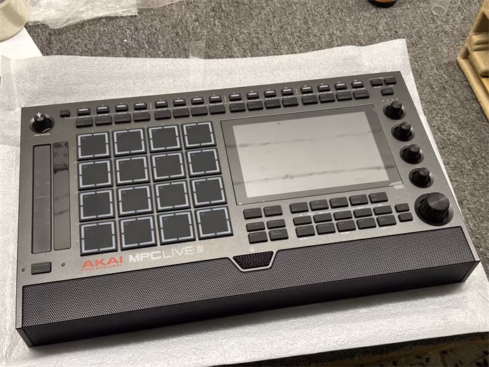 Akai MPC Live III (zánovné) - Groovebox