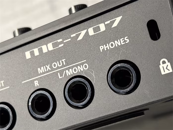 Roland GROOVEBOX MC-707 (zánovné) - Groovebox
