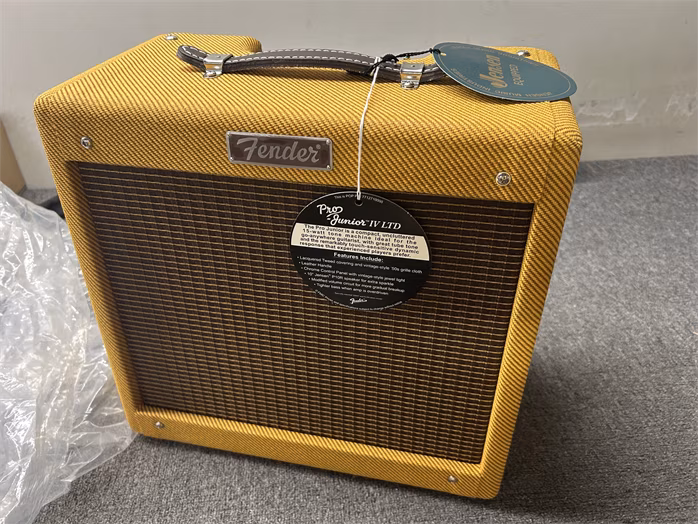 Fender Pro Junior IV LTD (zánovné) - Gitarové lampové kombo