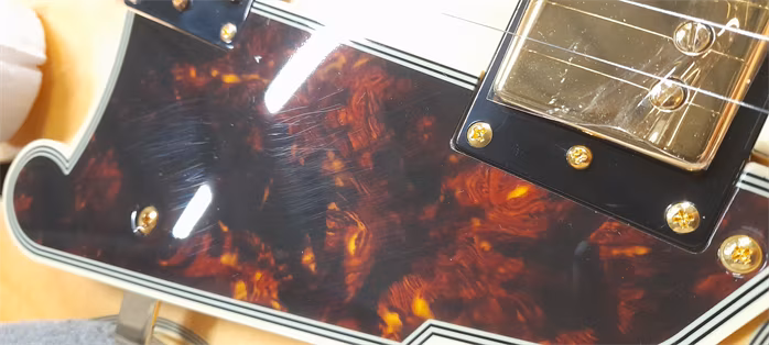 D'Angelico Deluxe DC Satin Honey (použité) - Semiakustická gitara