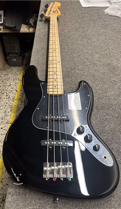 Fender Standard Jazz Bass MN BLK (zánovné) - Elektrická basgitara