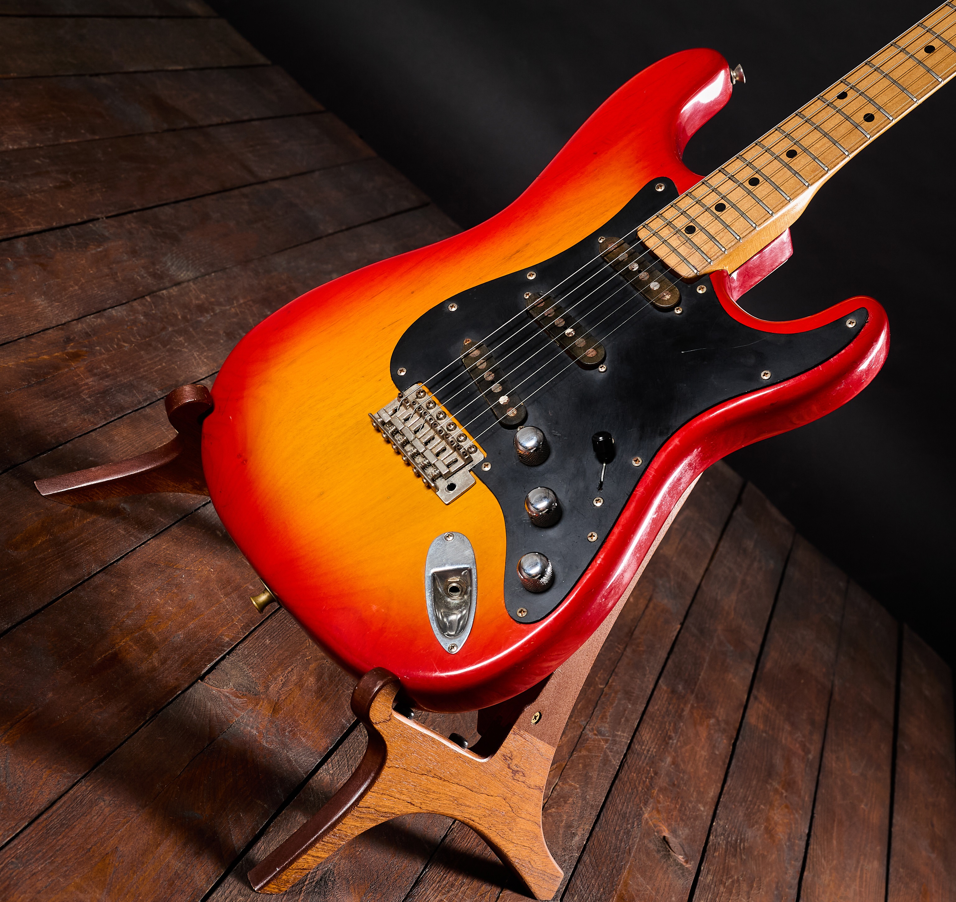 Fernandes 1980 FST-65 Cherry Sunburst