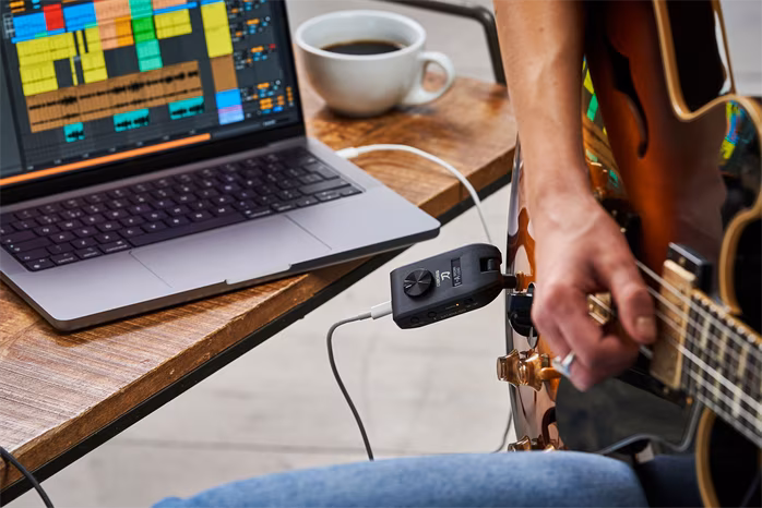 Boss KATANA:GO - Headset-Verstärker für Gitarre