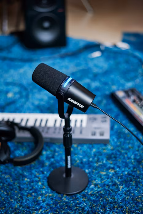 Shure MV7+ Podcast Kit - USB Dynamisches Kopfbügelmikrofon