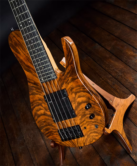 Moskal 5 Bolt-On Walnut Bass - E-Bass