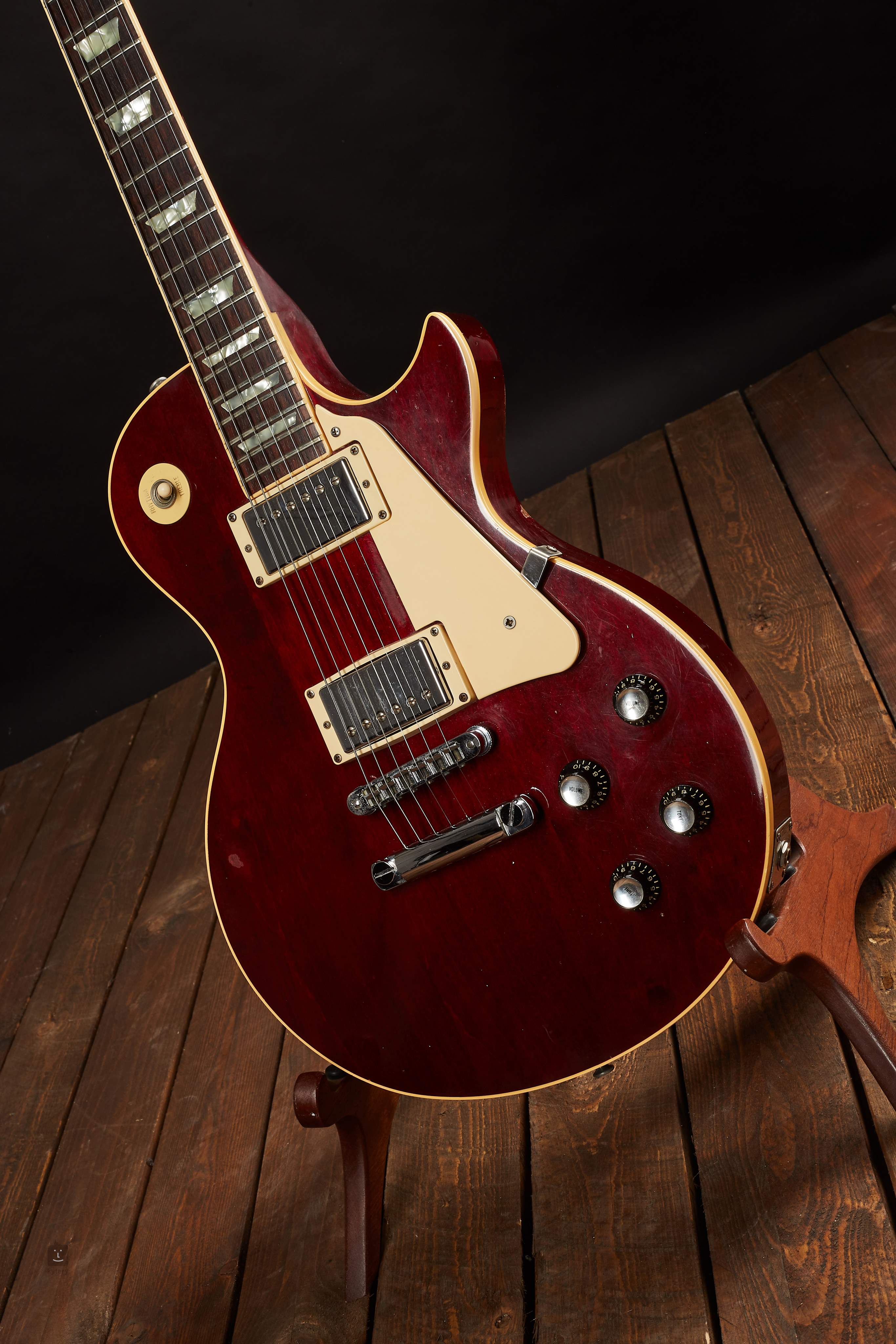 GIBSON 1980 Les Paul Standard Wine Red Electric Guitar