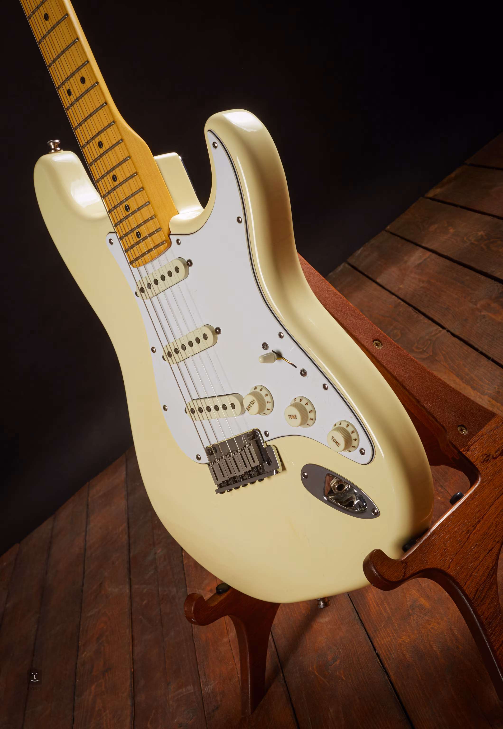FENDER 1998 American Standard Stratocaster Cream Electric Guitar