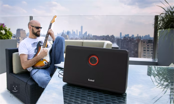 IK Multimedia iLoud Black - Přenosný monitor