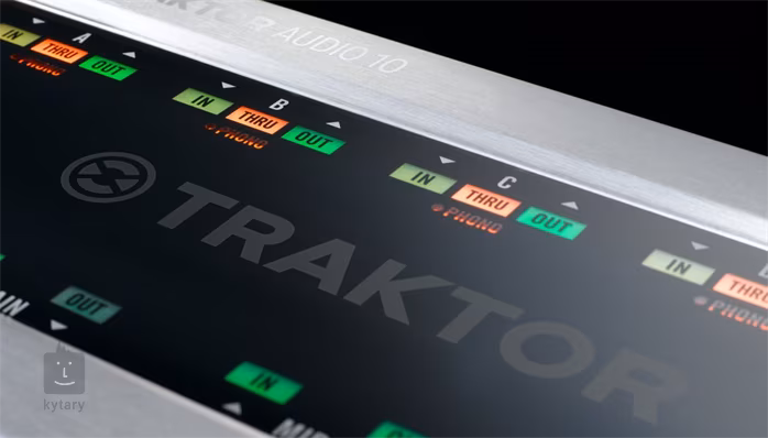 Native Instruments Traktor Scratch A10 - USB zvuková karta
