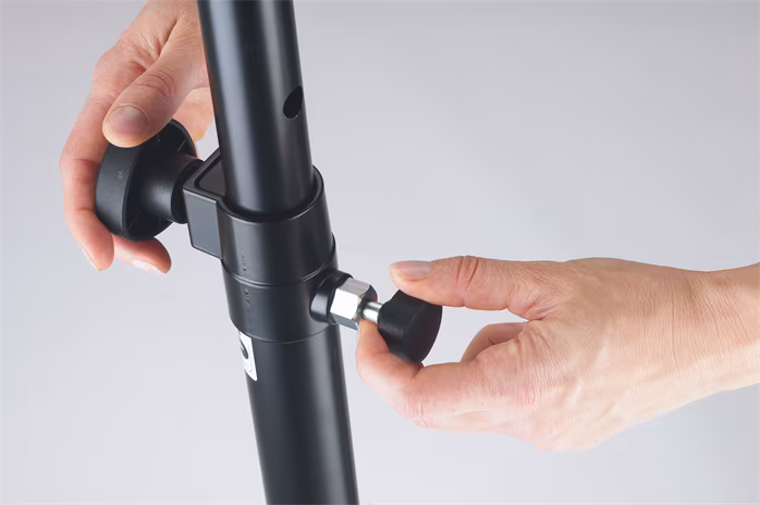 K&M 26735 black - Stojan pro reprobox