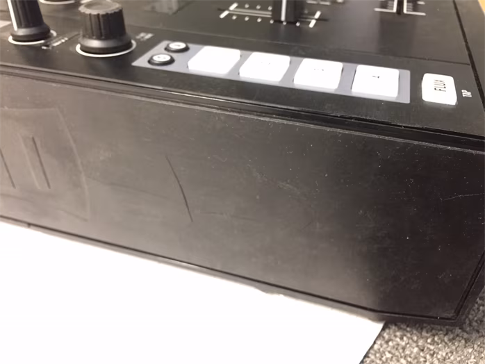 Native Instruments Traktor Kontrol Z2 (poškozené) - DJ mixpult